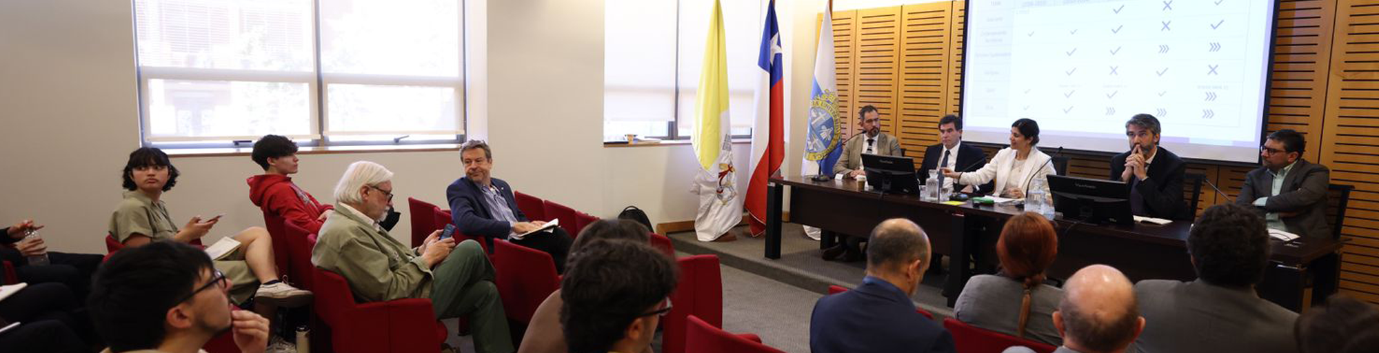 Seminario UC analizó los desafíos que marcarán la agenda ambiental del próximo gobierno
